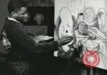 Standbild Hale Woodruff unterrichtet afroamerikanische Studenten Atlanta Georgia USA, 1937, aus Sekunde 56 historischem Filmmaterial Videoclip 65675066796