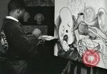 Standbild Hale Woodruff unterrichtet afroamerikanische Studenten Atlanta Georgia USA, 1937, aus Sekunde 57 historischem Filmmaterial Videoclip 65675066796