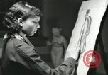 Standbild Hale Woodruff unterrichtet afroamerikanische Studenten Atlanta Georgia USA, 1937, aus Sekunde 62 historischem Filmmaterial Videoclip 65675066796