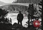 Immagine di Chittenden ponte che attraversa il fiume Yellowstone United States USA, 1917, secondo 6 filmato di repertorio 65675066826