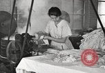 Immagine di Camicie stirato e riparata Chicago Illinois USA, 1917, secondo 3 filmato di repertorio 65675066830