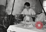 Immagine di Camicie stirato e riparata Chicago Illinois USA, 1917, secondo 4 filmato di repertorio 65675066830