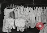 Immagine di Camicie stirato e riparata Chicago Illinois USA, 1917, secondo 14 filmato di repertorio 65675066830