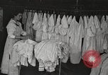 Immagine di Camicie stirato e riparata Chicago Illinois USA, 1917, secondo 15 filmato di repertorio 65675066830