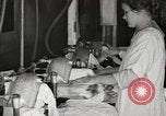 Immagine di Camicie stirato e riparata Chicago Illinois USA, 1917, secondo 47 filmato di repertorio 65675066830