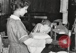 Immagine di Camicie stirato e riparata Chicago Illinois USA, 1917, secondo 56 filmato di repertorio 65675066830