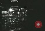 Immagine di Ballerini in velluto rosso nel Club degli anni sessanta West Hollywood California USA, 1965, secondo 4 filmato di repertorio 65675066859