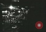 Immagine di Ballerini in velluto rosso nel Club degli anni sessanta West Hollywood California USA, 1965, secondo 5 filmato di repertorio 65675066859