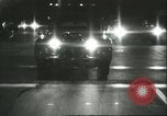 Immagine di Ballerini in velluto rosso nel Club degli anni sessanta West Hollywood California USA, 1965, secondo 7 filmato di repertorio 65675066859