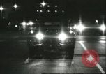 Immagine di Ballerini in velluto rosso nel Club degli anni sessanta West Hollywood California USA, 1965, secondo 8 filmato di repertorio 65675066859