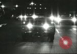 Immagine di Ballerini in velluto rosso nel Club degli anni sessanta West Hollywood California USA, 1965, secondo 9 filmato di repertorio 65675066859