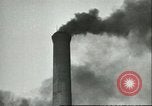Standbild Industriefabriken und Verschmutzung Ende der 1930er Jahre New England United States USA, 1939, aus Sekunde 54 historischem Filmmaterial Videoclip 65675066862