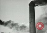 Standbild Industriefabriken und Verschmutzung Ende der 1930er Jahre New England United States USA, 1939, aus Sekunde 56 historischem Filmmaterial Videoclip 65675066862