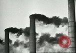 Standbild Industriefabriken und Verschmutzung Ende der 1930er Jahre New England United States USA, 1939, aus Sekunde 60 historischem Filmmaterial Videoclip 65675066862
