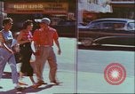 Immagine di Windows di negozi New York City USA, 1958, secondo 15 filmato di repertorio 65675066864