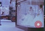 Immagine di Windows di negozi New York City USA, 1958, secondo 18 filmato di repertorio 65675066864