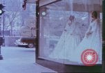Immagine di Windows di negozi New York City USA, 1958, secondo 20 filmato di repertorio 65675066864
