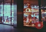 Immagine di Windows di negozi New York City USA, 1958, secondo 31 filmato di repertorio 65675066864