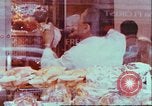 Standbild Windows von Geschäften New York City USA, 1958, aus Sekunde 14 historischem Filmmaterial Videoclip 65675066865