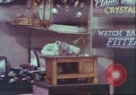 Standbild Windows von Geschäften New York City USA, 1958, aus Sekunde 26 historischem Filmmaterial Videoclip 65675066865