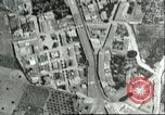 Standbild Bombenabwürfe Sizilien Italien, 1943, aus Sekunde 13 historischem Filmmaterial Videoclip 65675066871