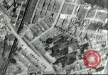 Standbild Bombenabwürfe Sizilien Italien, 1943, aus Sekunde 15 historischem Filmmaterial Videoclip 65675066871