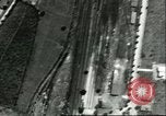 Standbild Bombenabwürfe Sizilien Italien, 1943, aus Sekunde 21 historischem Filmmaterial Videoclip 65675066871