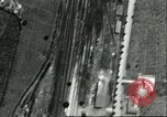 Standbild Bombenabwürfe Sizilien Italien, 1943, aus Sekunde 22 historischem Filmmaterial Videoclip 65675066871