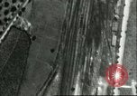 Standbild Bombenabwürfe Sizilien Italien, 1943, aus Sekunde 23 historischem Filmmaterial Videoclip 65675066871