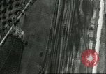 Standbild Bombenabwürfe Sizilien Italien, 1943, aus Sekunde 24 historischem Filmmaterial Videoclip 65675066871