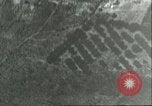 Standbild Bombenabwürfe Sizilien Italien, 1943, aus Sekunde 37 historischem Filmmaterial Videoclip 65675066871
