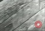 Standbild Bombenabwürfe Sizilien Italien, 1943, aus Sekunde 42 historischem Filmmaterial Videoclip 65675066871