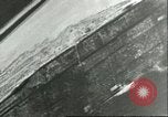 Standbild Bombenabwürfe Sizilien Italien, 1943, aus Sekunde 46 historischem Filmmaterial Videoclip 65675066871