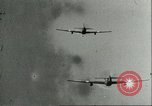 Standbild Bombenabwürfe Sizilien Italien, 1943, aus Sekunde 49 historischem Filmmaterial Videoclip 65675066871