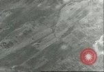Standbild Bombenabwürfe Sizilien Italien, 1943, aus Sekunde 60 historischem Filmmaterial Videoclip 65675066871