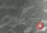 Standbild Bombenabwürfe Sizilien Italien, 1943, aus Sekunde 61 historischem Filmmaterial Videoclip 65675066871