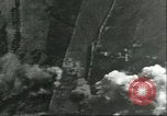 Standbild Bombenabwürfe Sizilien Italien, 1943, aus Sekunde 8 historischem Filmmaterial Videoclip 65675066877