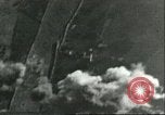 Standbild Bombenabwürfe Sizilien Italien, 1943, aus Sekunde 9 historischem Filmmaterial Videoclip 65675066877