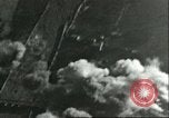 Standbild Bombenabwürfe Sizilien Italien, 1943, aus Sekunde 12 historischem Filmmaterial Videoclip 65675066877