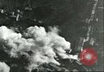 Standbild Bombenabwürfe Sizilien Italien, 1943, aus Sekunde 15 historischem Filmmaterial Videoclip 65675066877