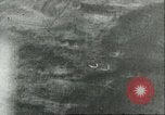 Standbild Bombenabwürfe Sizilien Italien, 1943, aus Sekunde 39 historischem Filmmaterial Videoclip 65675066877