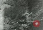 Standbild Bombenabwürfe Sizilien Italien, 1943, aus Sekunde 41 historischem Filmmaterial Videoclip 65675066877