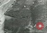 Standbild Bombenabwürfe Sizilien Italien, 1943, aus Sekunde 42 historischem Filmmaterial Videoclip 65675066877