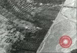 Standbild Bombenabwürfe Sizilien Italien, 1943, aus Sekunde 53 historischem Filmmaterial Videoclip 65675066877