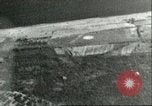 Standbild Bombenabwürfe Sizilien Italien, 1943, aus Sekunde 57 historischem Filmmaterial Videoclip 65675066877