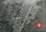 Standbild Bombenabwürfe Sizilien Italien, 1943, aus Sekunde 9 historischem Filmmaterial Videoclip 65675066880
