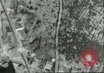 Standbild Bombenabwürfe Sizilien Italien, 1943, aus Sekunde 25 historischem Filmmaterial Videoclip 65675066880