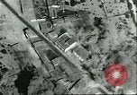 Standbild Bombenabwürfe Sizilien Italien, 1943, aus Sekunde 32 historischem Filmmaterial Videoclip 65675066880