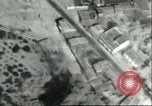 Standbild Bombenabwürfe Sizilien Italien, 1943, aus Sekunde 35 historischem Filmmaterial Videoclip 65675066880