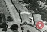Standbild Bombenabwürfe Sizilien Italien, 1943, aus Sekunde 42 historischem Filmmaterial Videoclip 65675066880